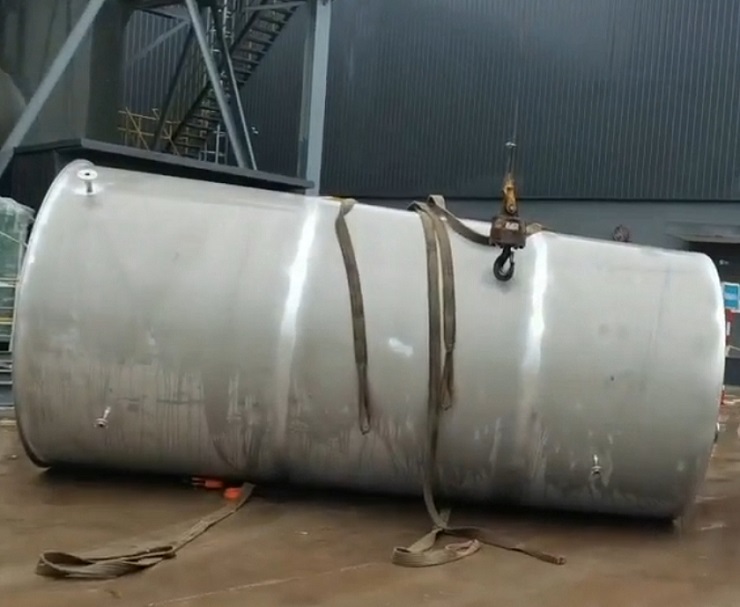1760598538939567.jpg 不銹鋼氨水儲(chǔ)罐.jpg